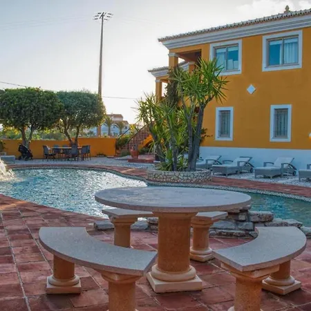 With Pool And Meia Access