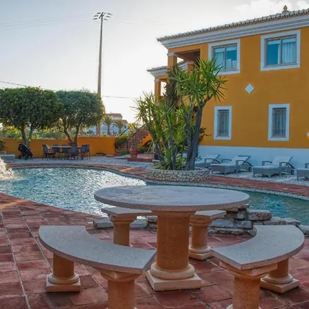 With Pool And Meia Access Λάγος