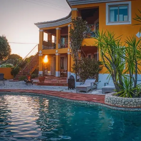 With Pool And Meia Access *